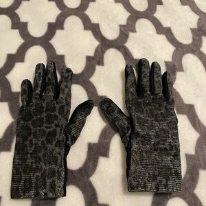 Chic Black and Gray Patterned Gloves